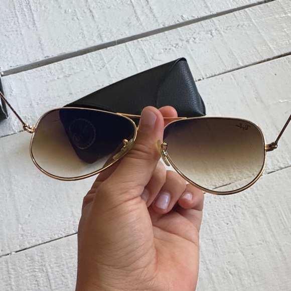 Ray-Ban Gold Aviator Sunglasses with Black Case - Picture 3 of 5